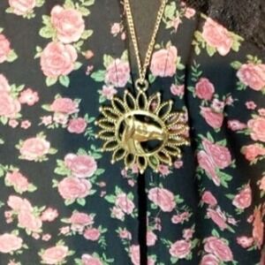 Gold‎ tone horse head pendant necklace with gold tone chain